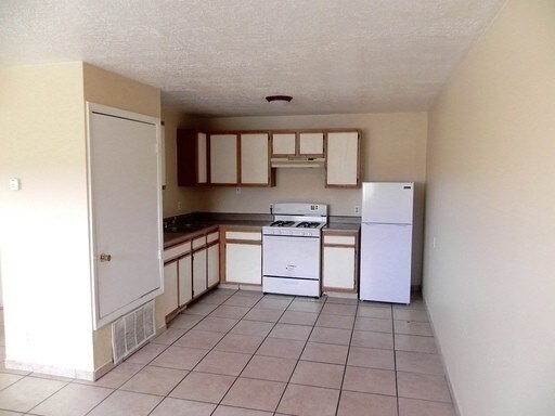 Building Photo - MOVE IN SPECIAL! - The BEST DEAL in ABQ!