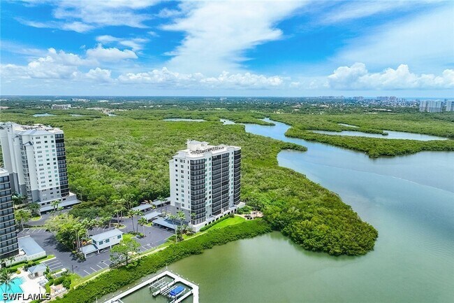 Foto del edificio - 420 Cove Tower Dr