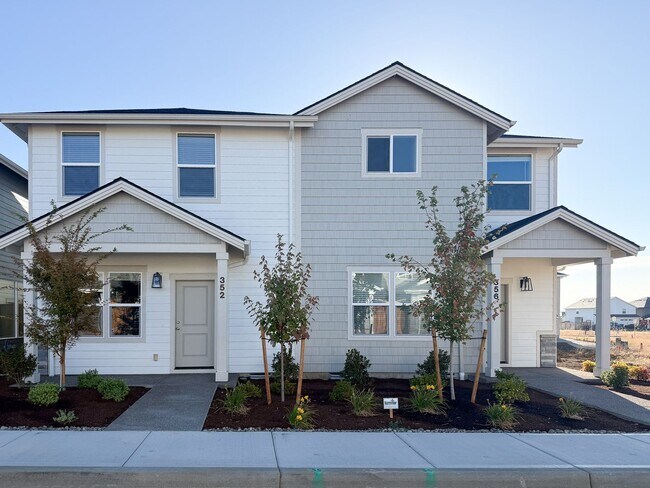 Building Photo - 352 SE Shetterly Dr