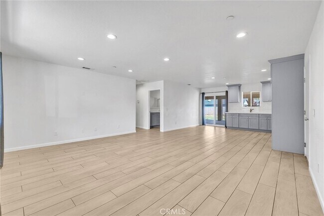 Foto del edificio - 9321 Sage Ave