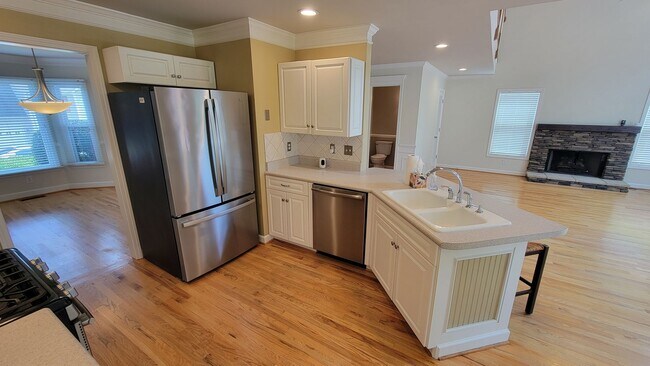 Foto del edificio - 95 River Park Ln