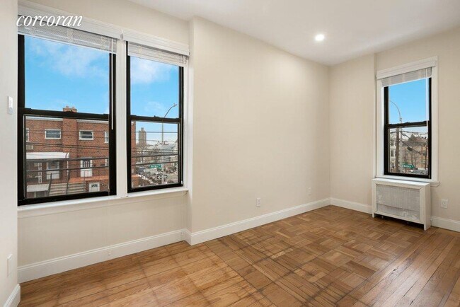 Building Photo - 768 Van Nest Ave