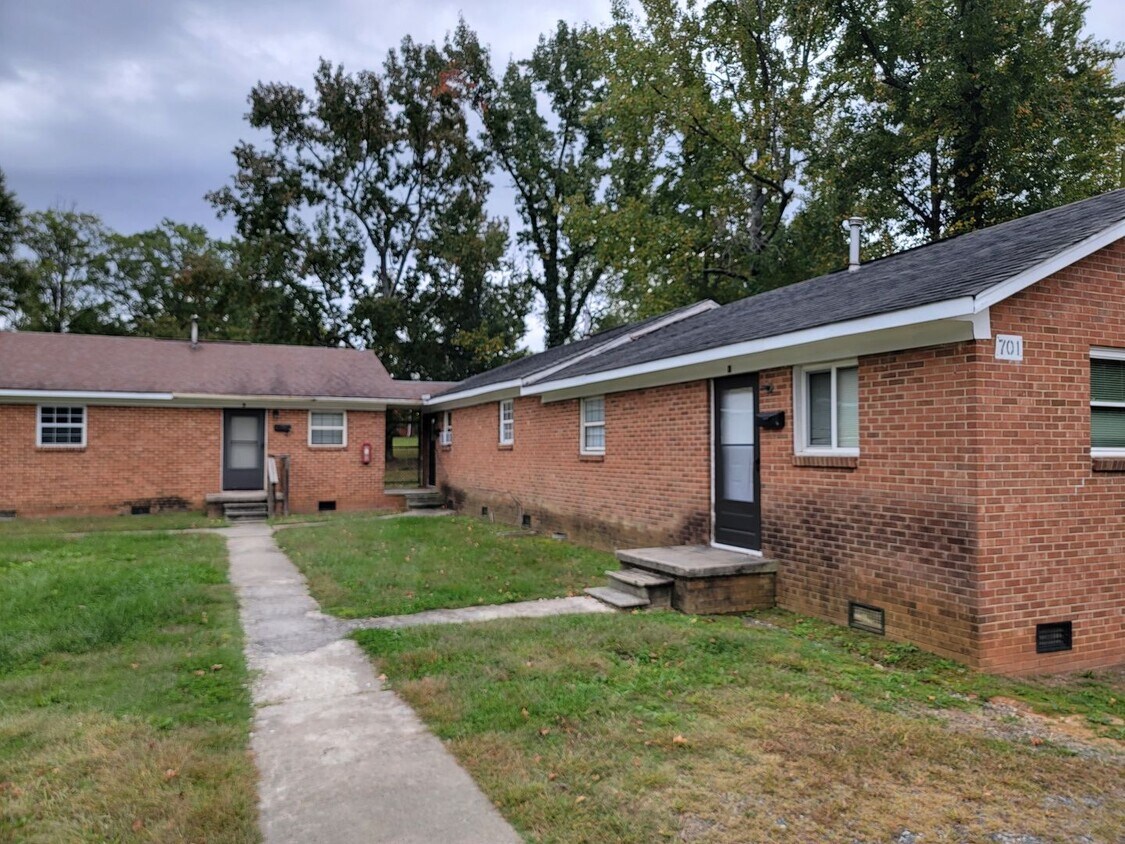 Foto principal - 2 Bedroom Apartment!