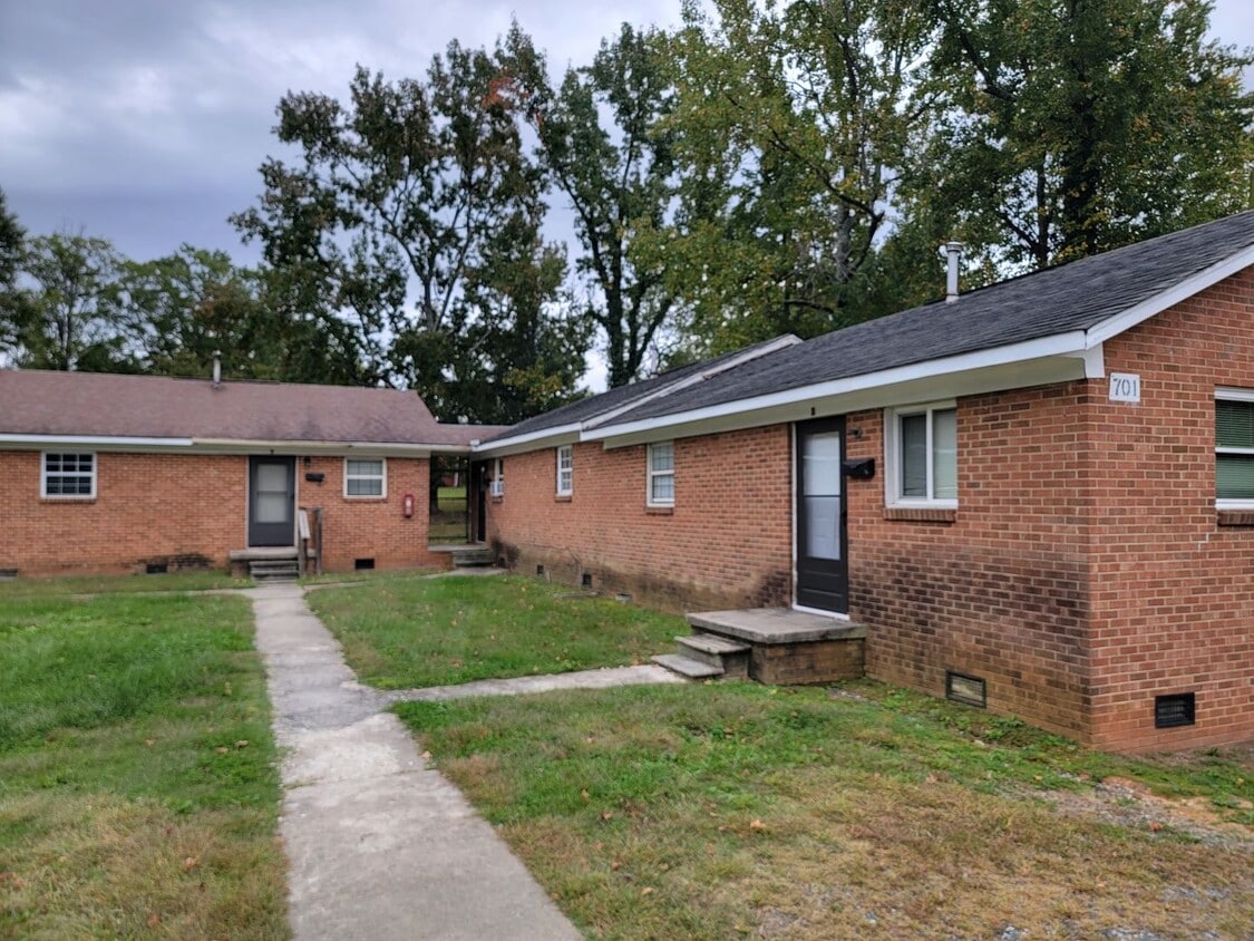 Primary Photo - 2 Bedroom Apartment!