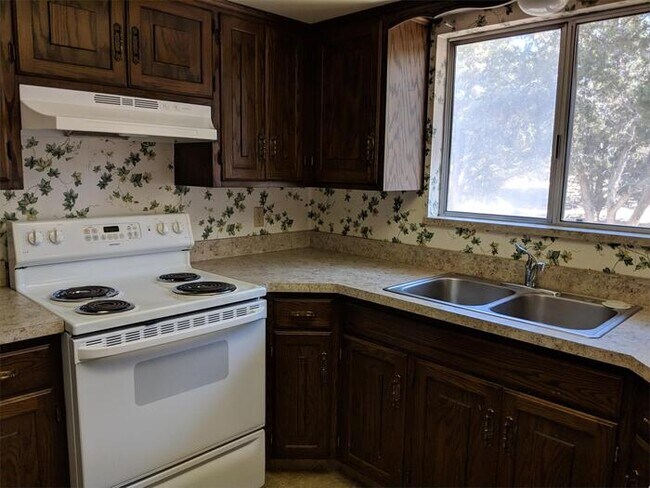 Building Photo - 1251 S Mountain View Dr