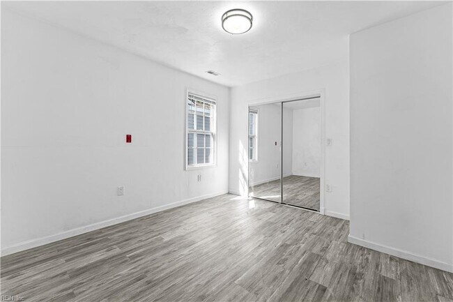 Building Photo - 3307 Marne Ave