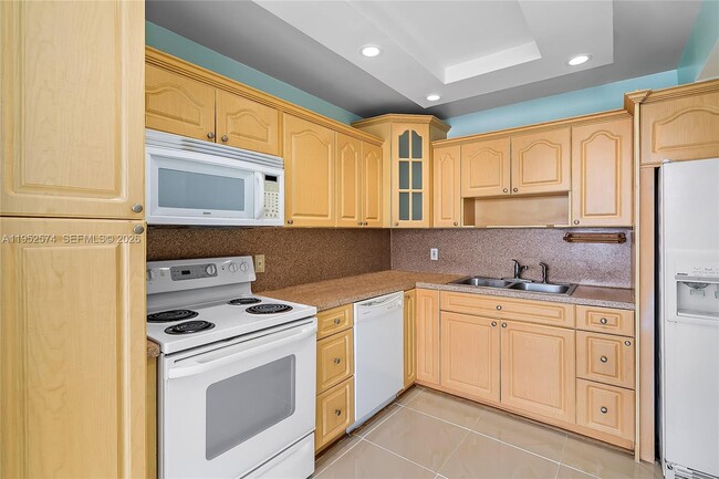 Foto del edificio - 2025 NE 164th St