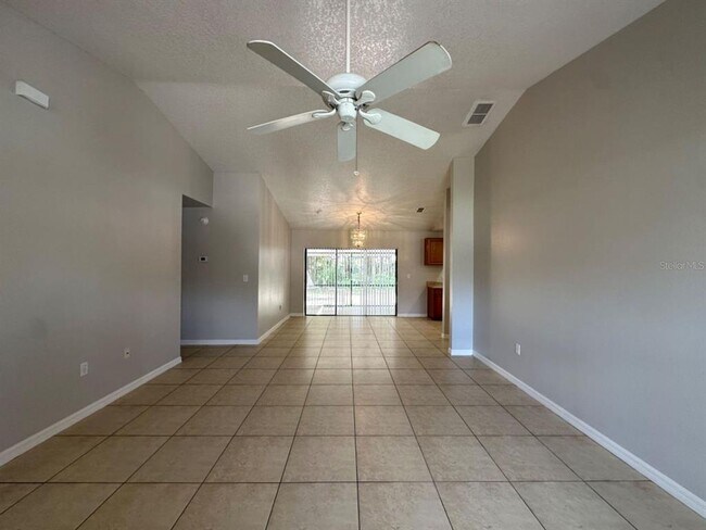 Foto del edificio - 661 N Delmonte Ct