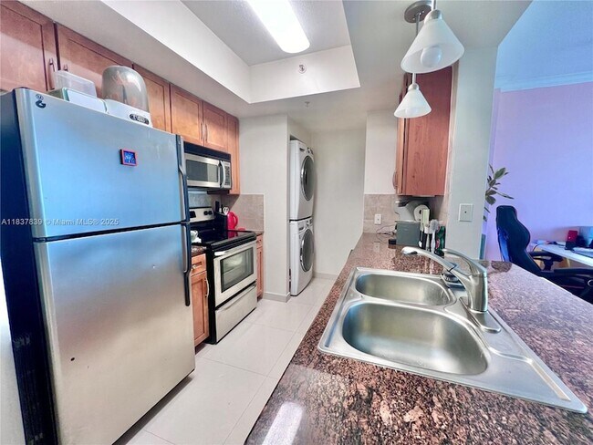 Foto del edificio - 2000 N Bayshore Dr