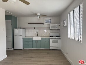 Building Photo - 127 1/2 N Bonnie Brae St
