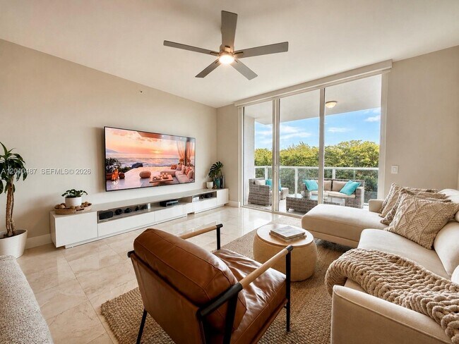 Foto del edificio - 15051 Royal Oaks Ln