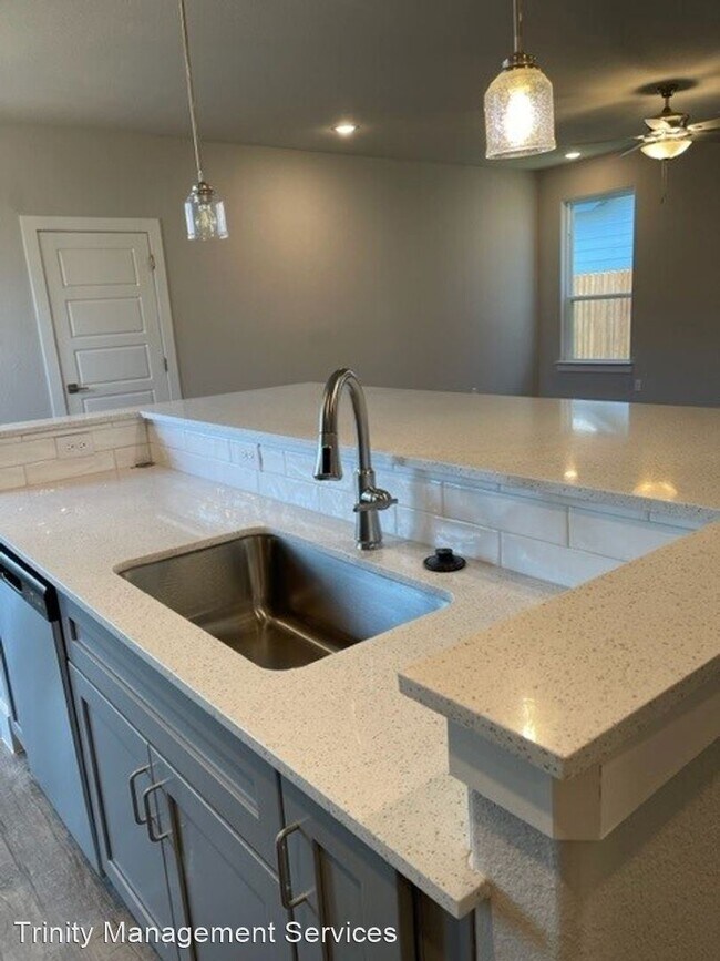 Building Photo - 4 br, 2.5 bath House - 717 The Cottages
