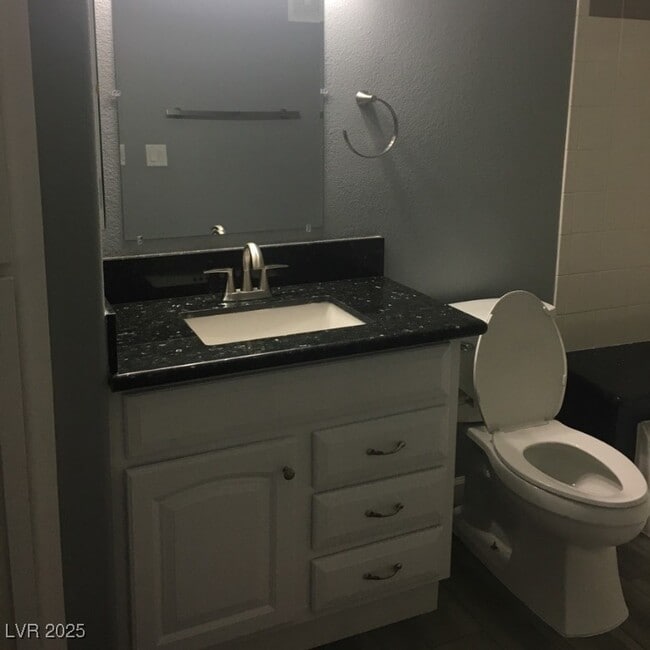 Foto del edificio - 950 Seven Hills Dr