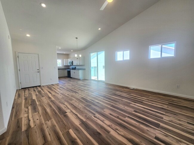 Foto del edificio - 673 E Laporte Dr