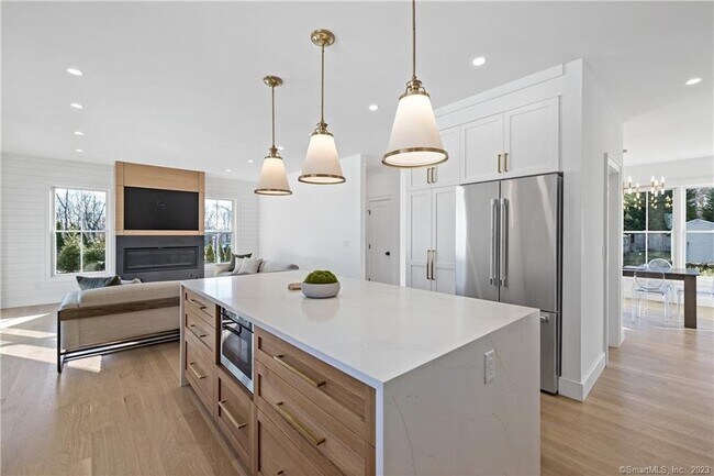 Building Photo - 2 Turnabout Lane Apt #A, Darien, CT 06820 ...