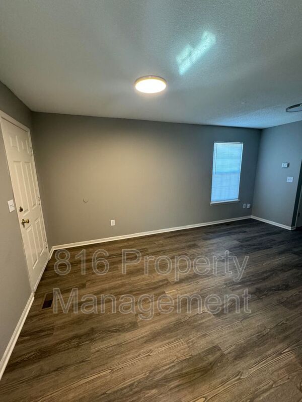 Foto del edificio - 2310-2312 Monroe Ave