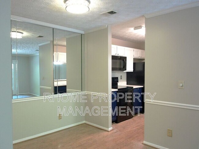 Foto del edificio - 1415 Tuxworth Cir