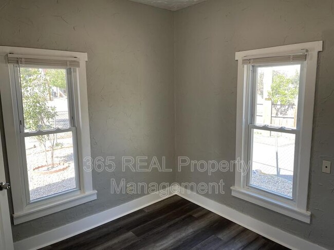 Foto del edificio - 318 12th Ave