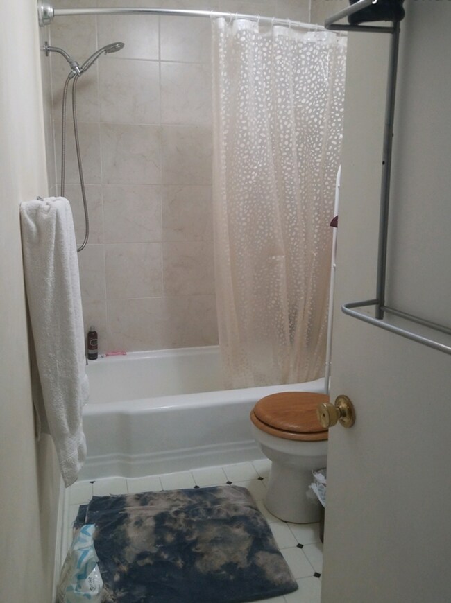 Foto del edificio - 406 Fairway Ave