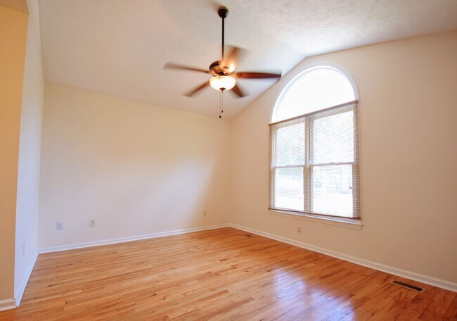 Foto del edificio - 521 Stone Way Ct