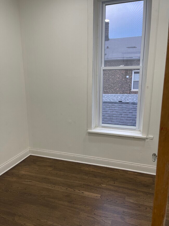 Foto del edificio - 3651 S Wood St