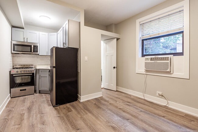Building Photo - 505 W Belmont Ave