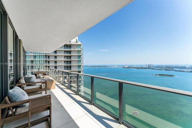 Foto del edificio - 650 NE 32nd St
