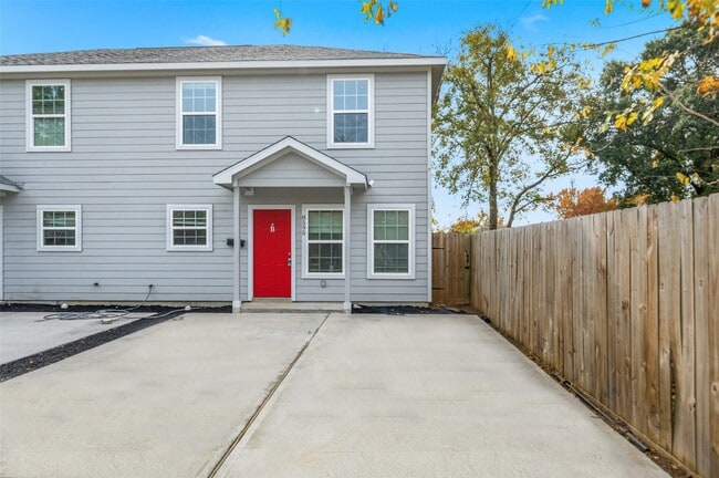 Photo - 8595 Parkway Dr Apartment