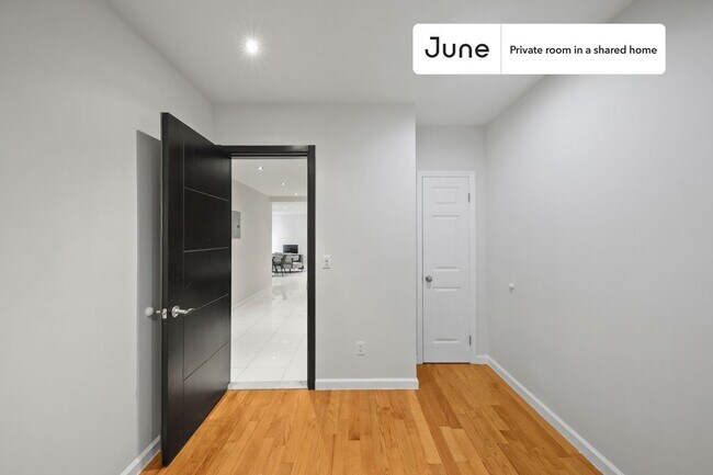 Foto del edificio - Room in Shared 3 bed/1 bath home