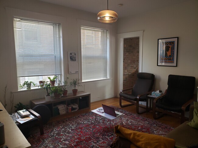 Building Photo - 74 Parkman St