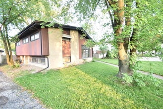Building Photo - 907 S Elmhurst Rd