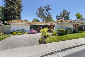 Building Photo - 32046 Kingspark Ct