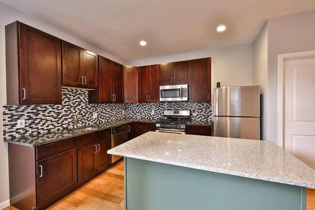Building Photo - 5210 Pulaski Ave