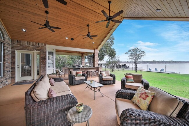 Building Photo - 9698 E Shore Dr