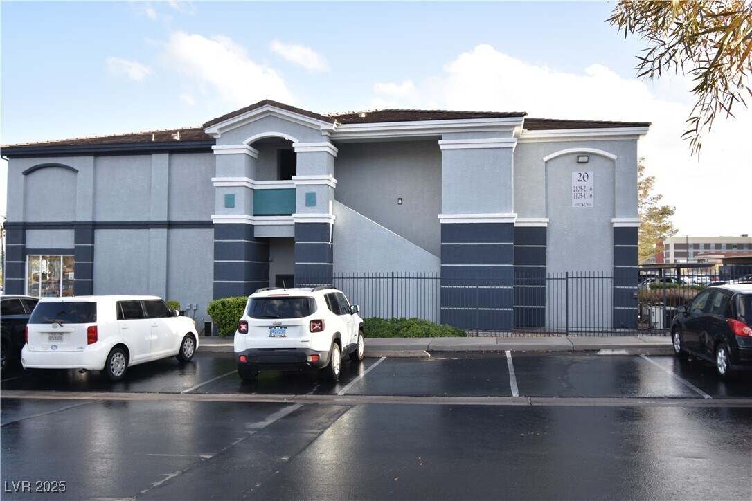 Foto del edificio - 6955 N Durango Dr