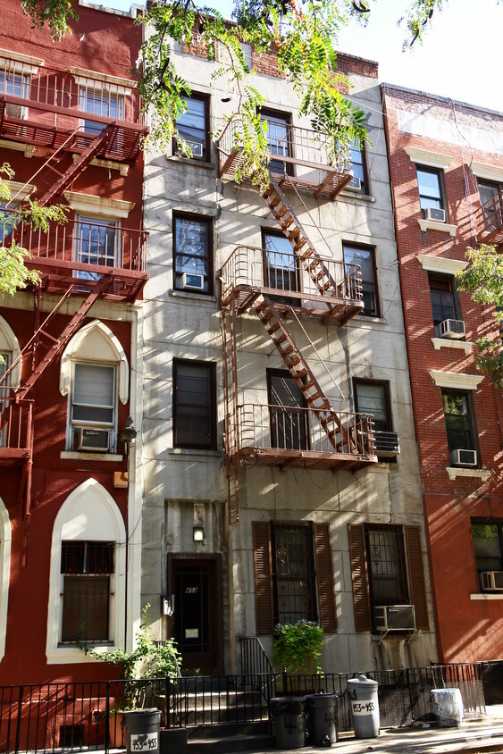Building Photo - 453 W 56th St