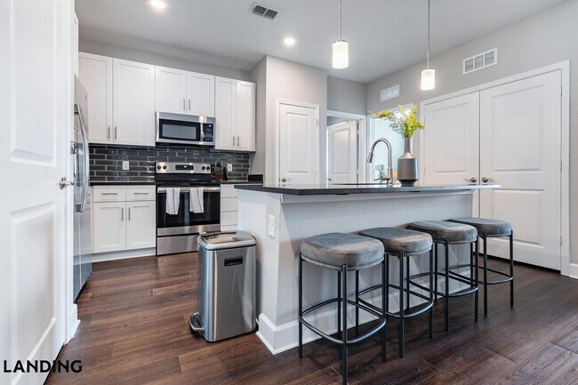 Foto del edificio - 918 Aventine Dr