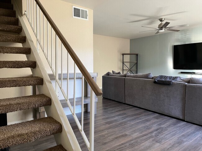 Sala de estar - 2809 Via Clarez