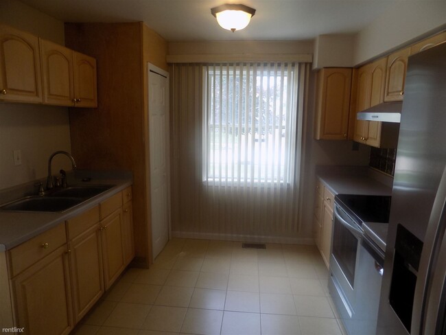 Building Photo - 3 br, 1.5 bath House - 2429 Chesley Dr