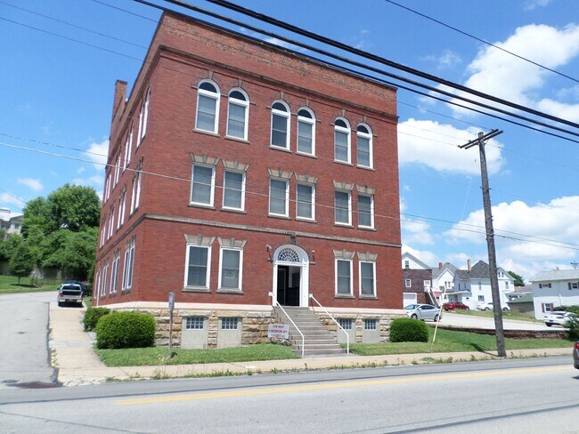 Building Photo - 112 S Broadway St