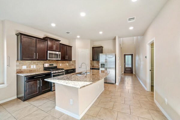 Building Photo - 6064 Akin Song