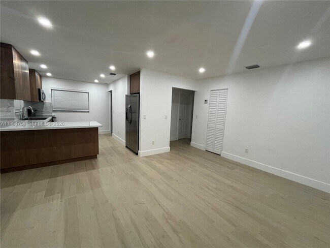 Foto del edificio - 108 Caribbean Ave