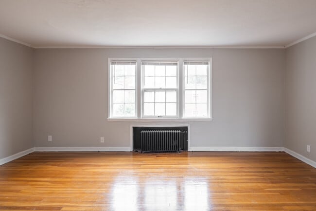 Foto del edificio - Shaker Lake Apartments & North Moreland Courts