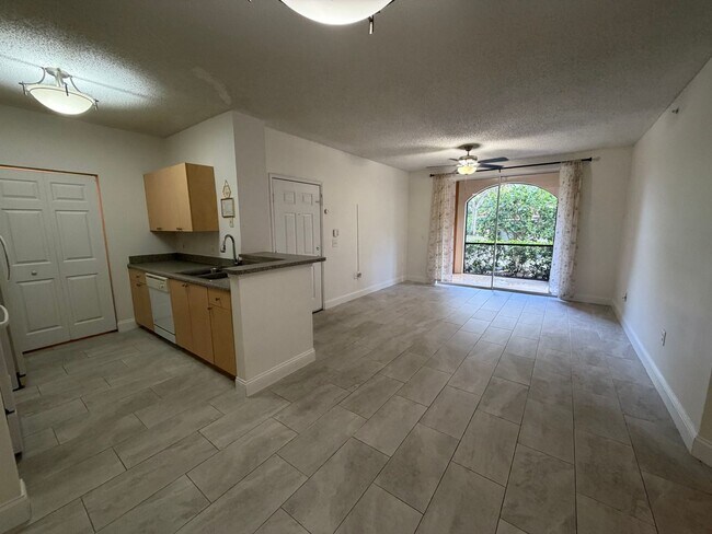 Building Photo - ANNUAL RENTAL - 1 BED / 1 BATH - RESERVE AT NAPLES