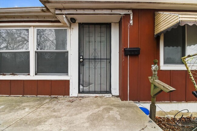 Foto del edificio - $1050 Charming 2 Bed Home