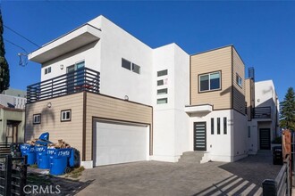 Building Photo - 1340 N Kenmore Ave