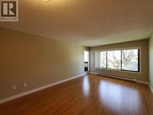 Photo du bâtiment - 7411 Minoru Blvd