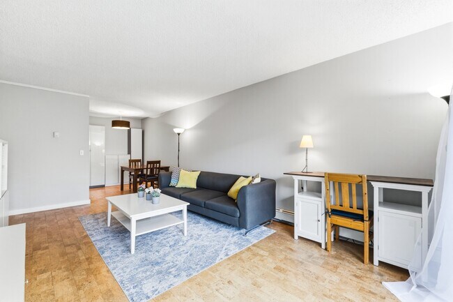 Photo du bâtiment - 1066-1066 E 8th Ave