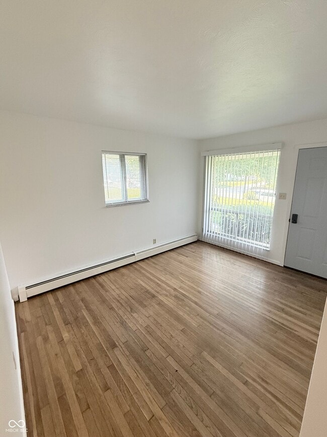 Foto del edificio - 652 E Main St