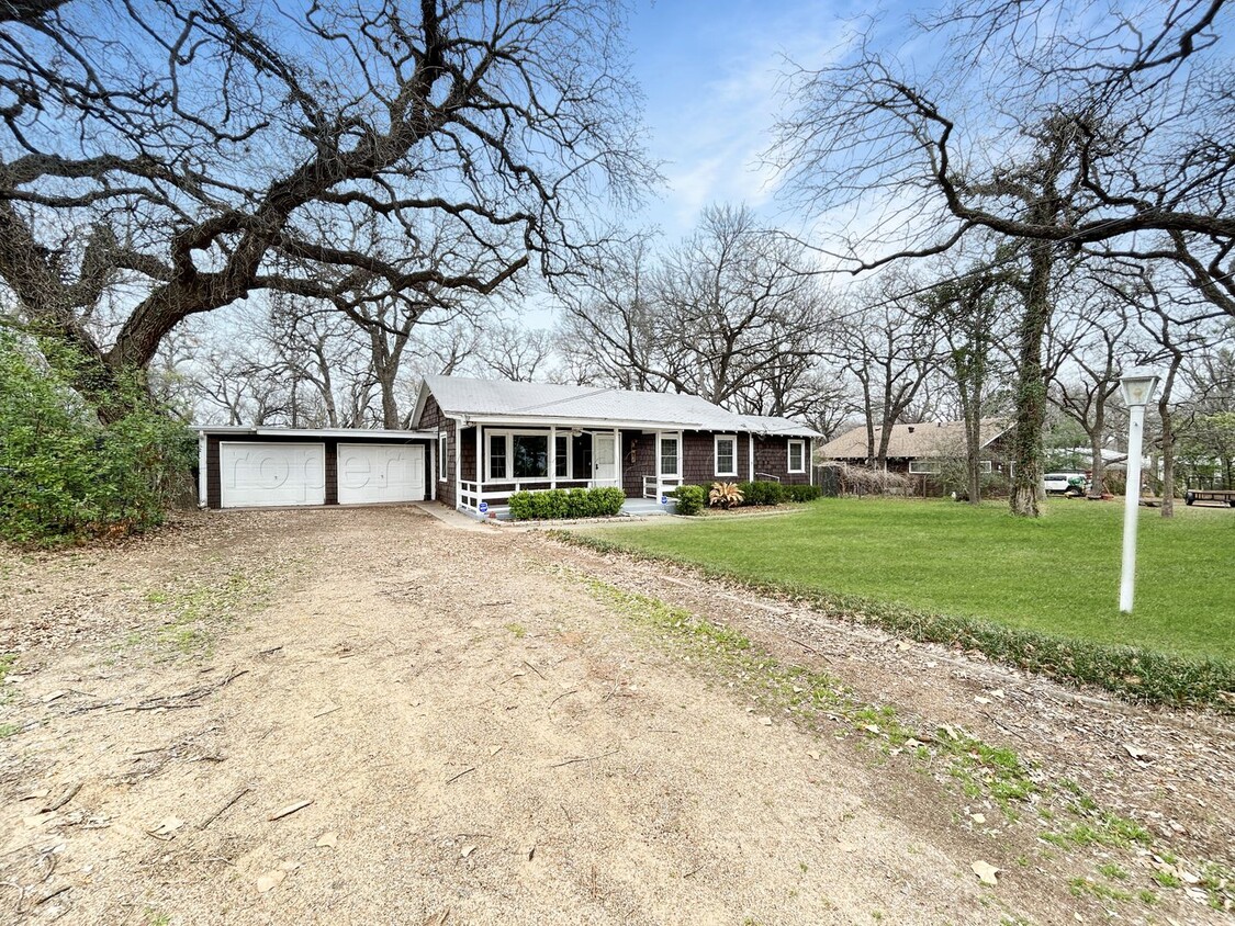 Primary Photo - Charming 3/1 Home in Quiet Established Com...